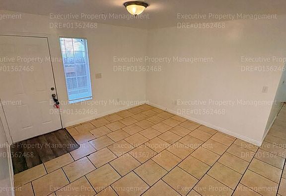 5th image of 3017 Potomac Ave APT 9