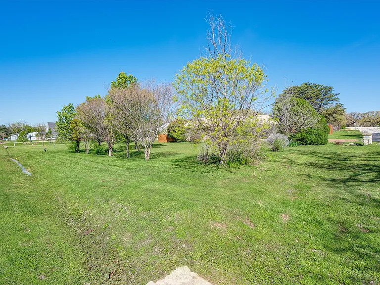 304 Oak Dr — Photo 13