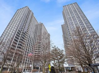 4250 N Marine Dr APT 922, Chicago, IL 60613