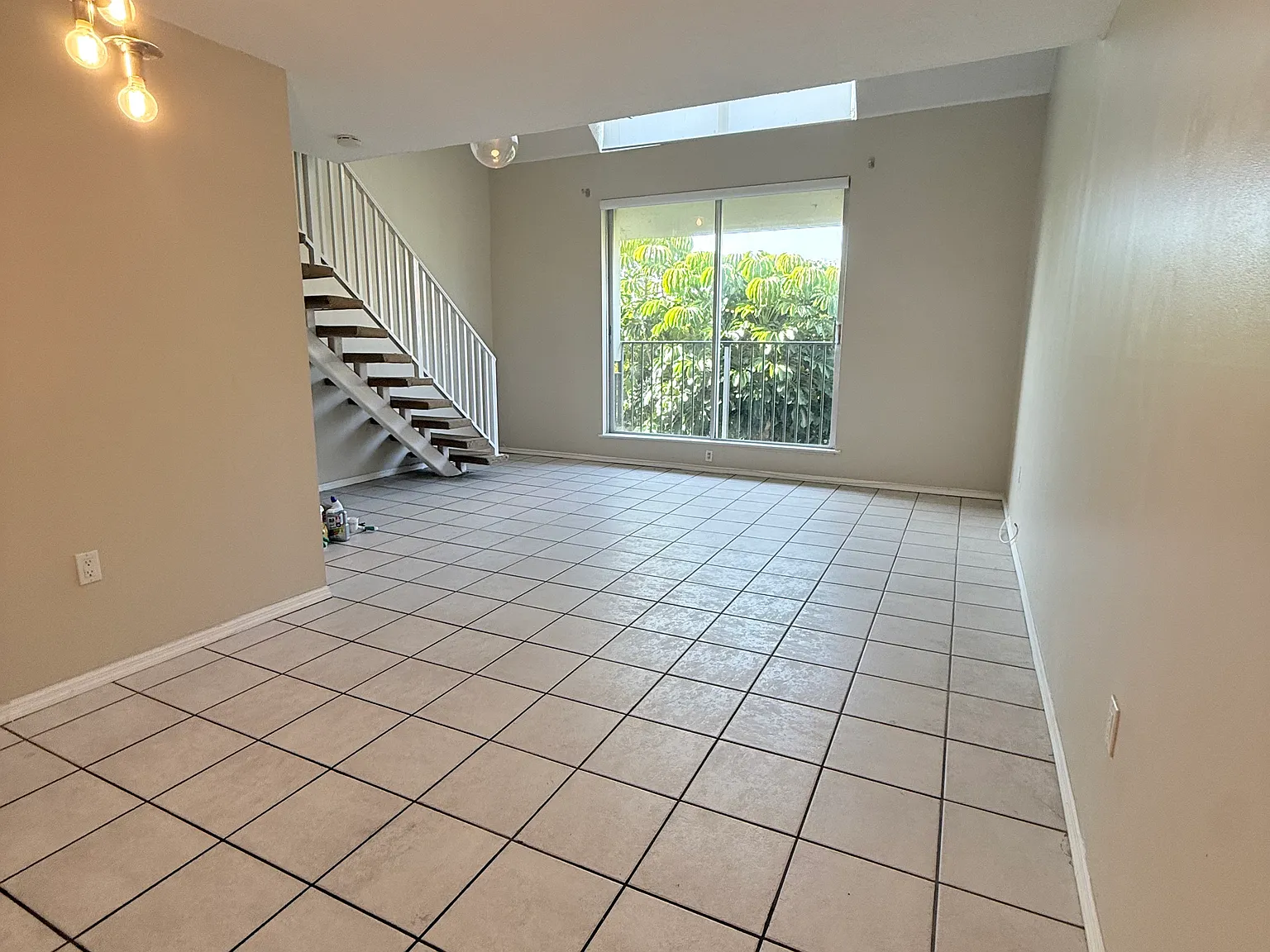 6886 N Kendall Dr — Photo 3