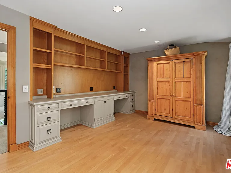 575 N Beverly Glen Blvd — Photo 28