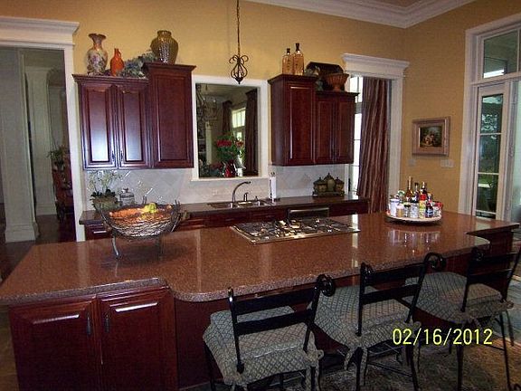 2nd image of 104 W Lakeshore Dr