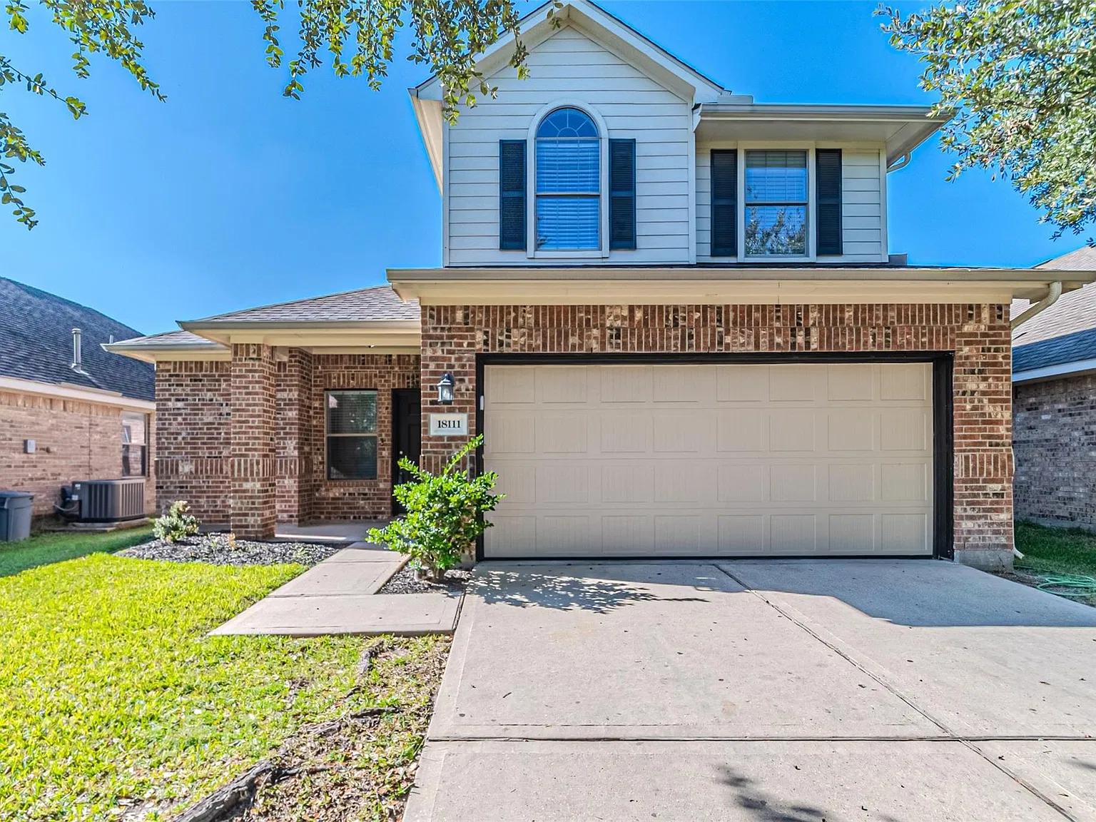 4 bed, 2.5 bath, 2391 sqft, $2,490 — Photo 3