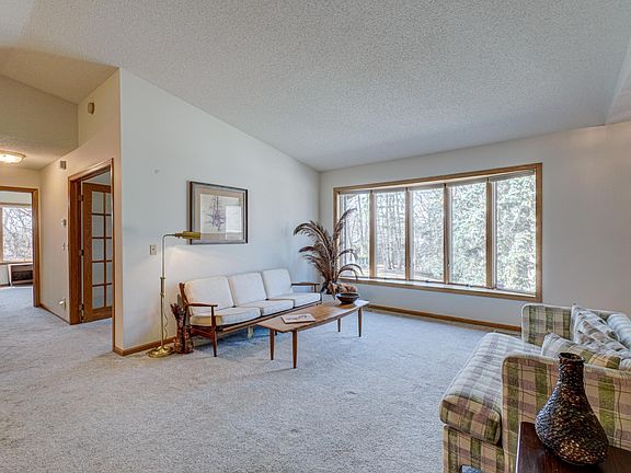 3rd image of 869 Autumn Way