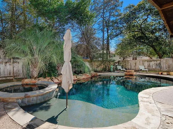 62 E Misty Dawn Drive, The Woodlands, TX 77385
