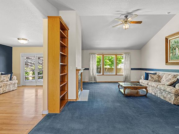 3rd image of 2100 Carey Pl