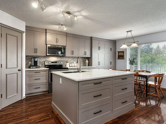 4th image of 2 Springbank Cres SW