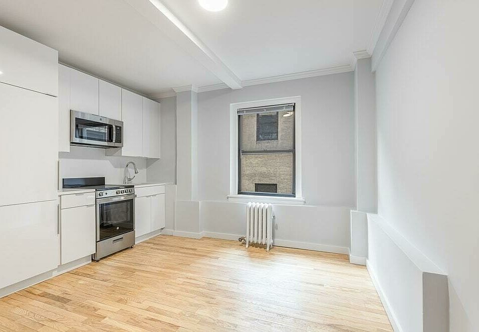 1st image of 166 W 75th St #48
