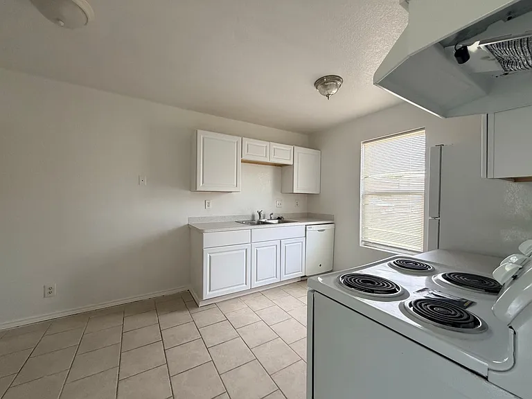 1107 Circle M Dr — Photo 12
