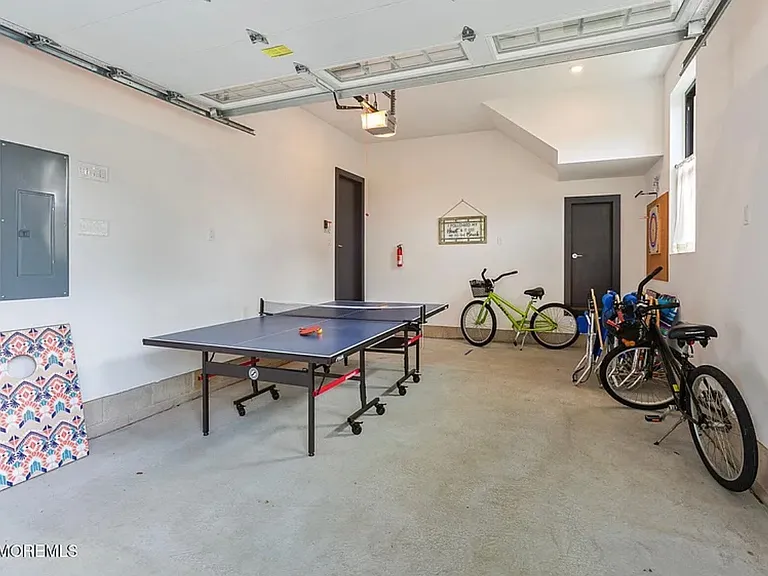 1320 Charles St — Photo 11