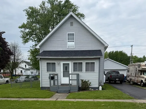 1322 Moore St, Fremont, OH 43420