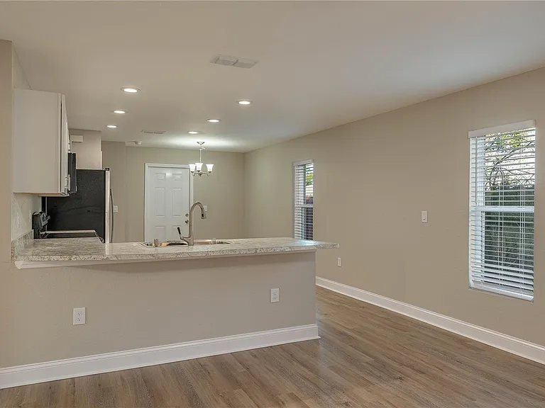 509 Pear St — Photo 4