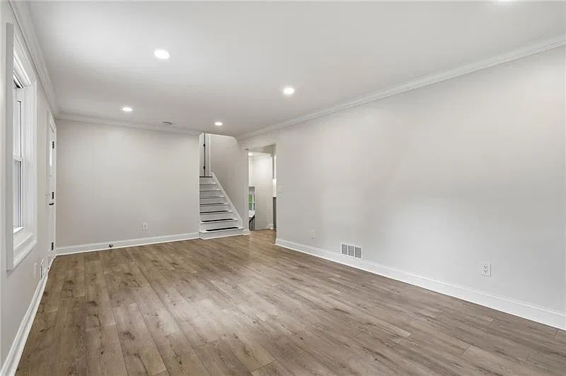 3 bed, 2.0 bath, 1308 sqft, $2,200 — Photo 4