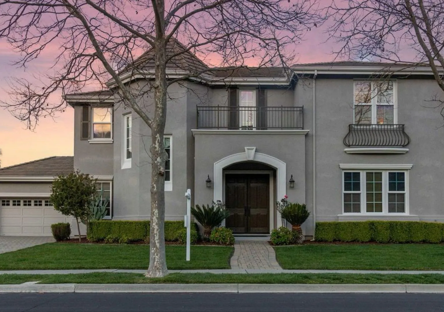 Pleasanton Ridge 5 bed/5 bath, Solar, Amenities, Great Schools, small dog OK — Photo 1