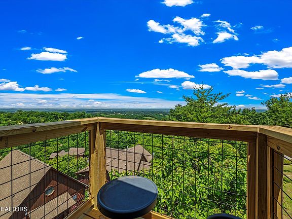 4th image of 1578 Bears Den Way