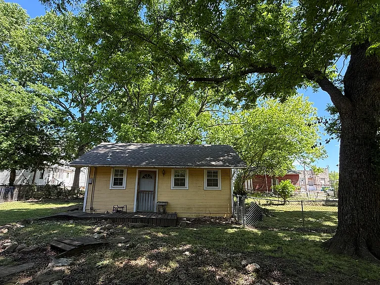 Detached efficiency apartment