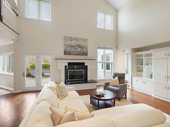 3rd image of 5119 Reserve Dr