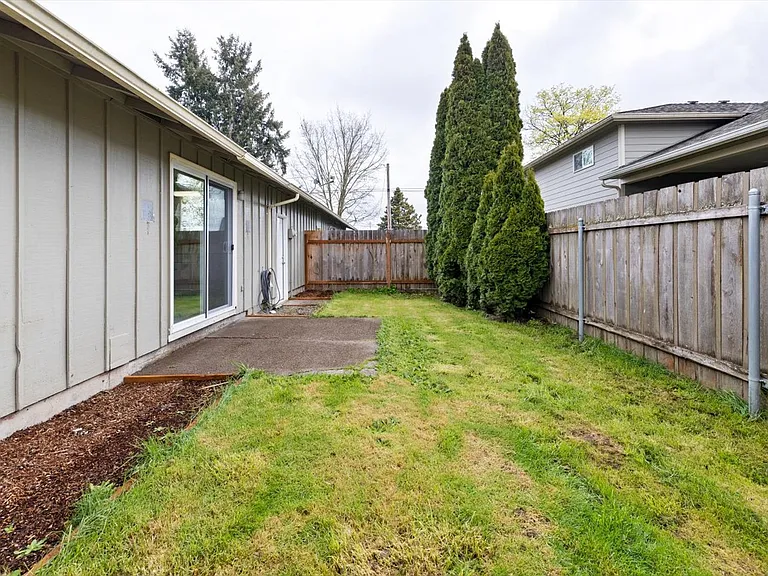 2556 Hill St SE — Photo 10