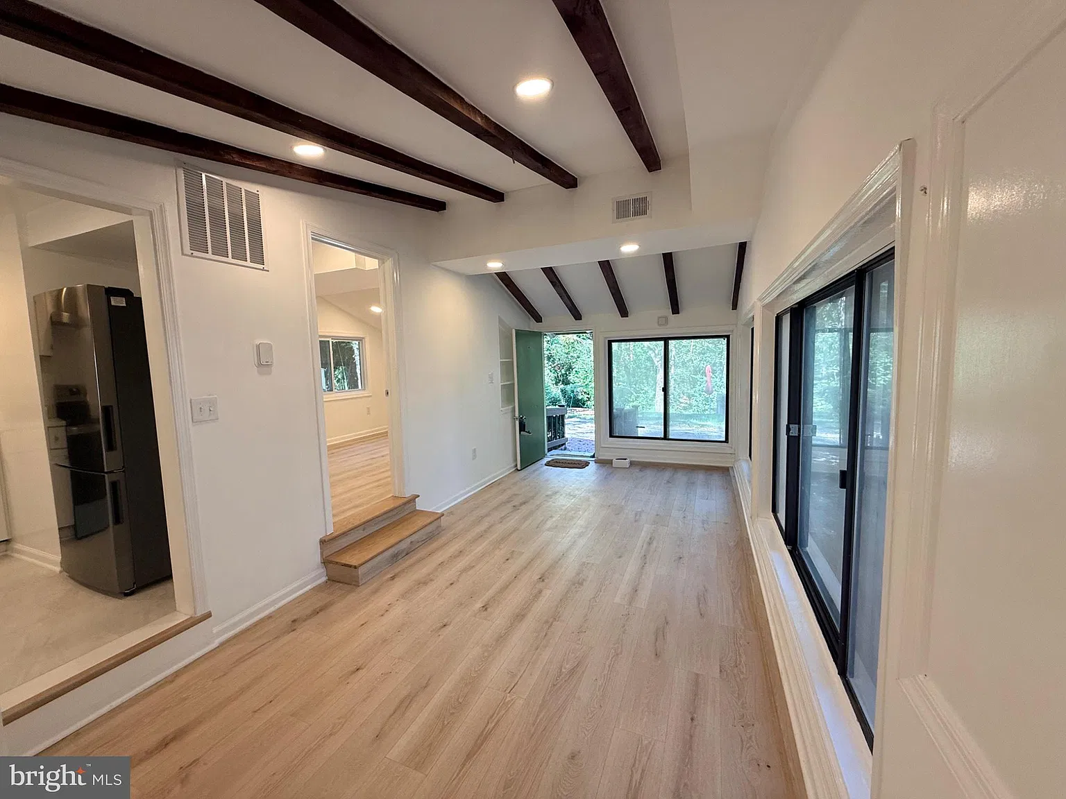 2 bed, 2.0 bath, 824 sqft, $4,200 — Photo 2