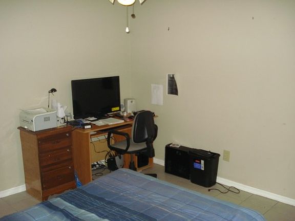 3rd image of 502 Yellowwood Ct