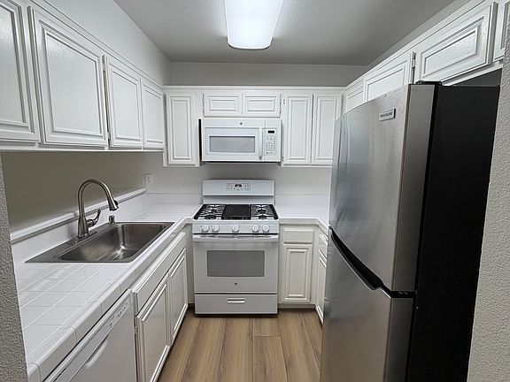 3rd image of 901 S Sherbourne Dr APT 101