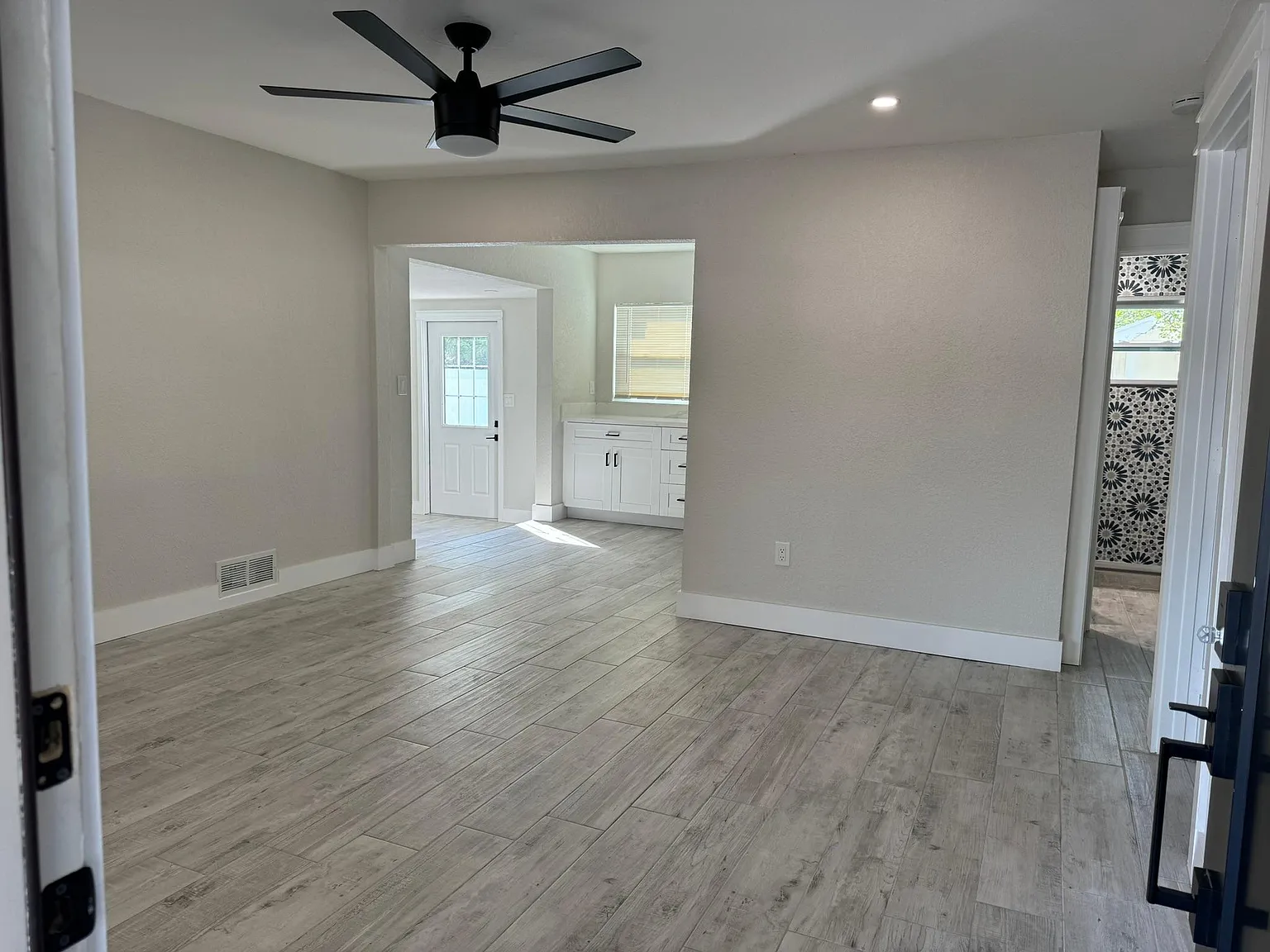 3 bed, 1007 sqft, $2,600 — Photo 4