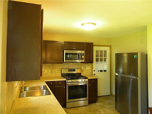 3rd image of 411 Painter St