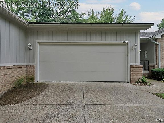 3rd image of 5439 Hickory Cir