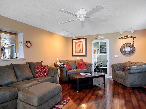 3rd image of 670 Jamaica Blvd