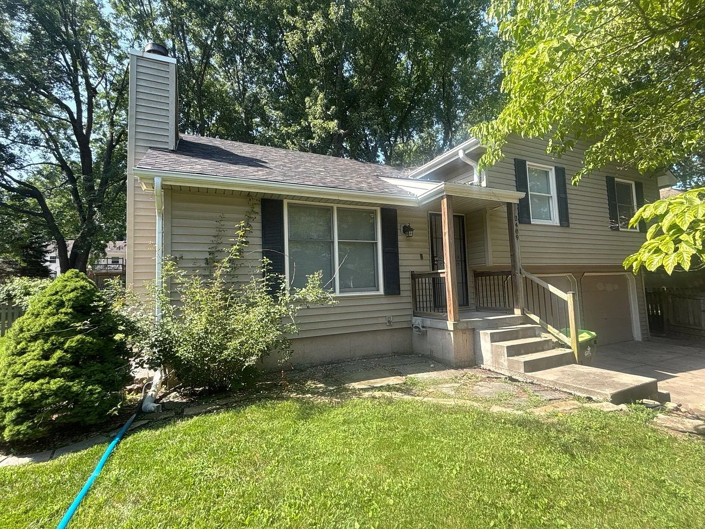 Available Now !! Large Sf In Lee's Summit — Photo 2