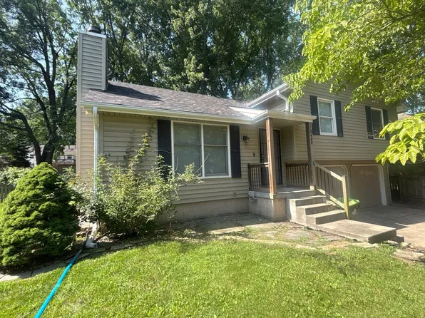 2409 NE Carousel Cir, Lees Summit, MO 64086