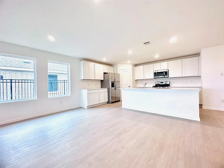 27527 Sunterra Village Dr — Photo 5