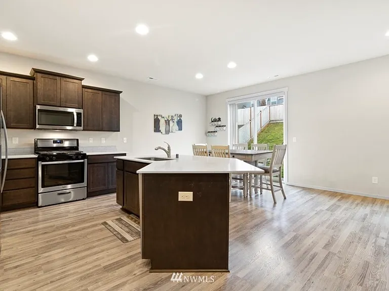 2914 Fiddleback St NE — Photo 6