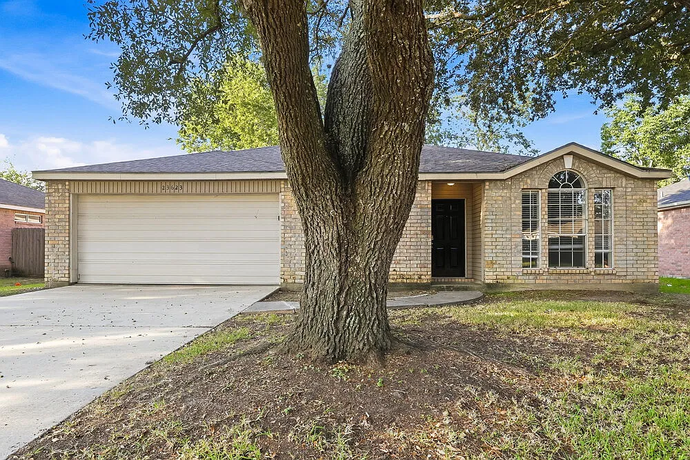 3 bed, 2.0 bath, 1437 sqft, $1,745 — Photo 1