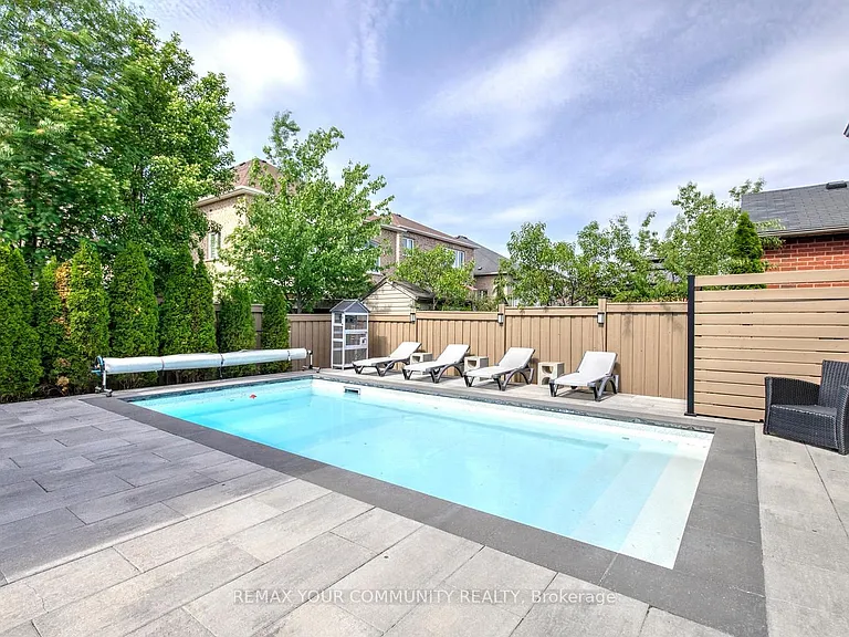 16 Muret Cres — Photo 35