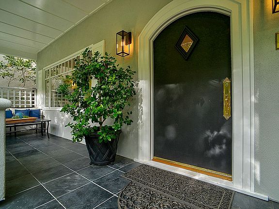 3rd image of 1550 38th St