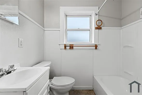 6748 Crest Ave #2E — Photo 3