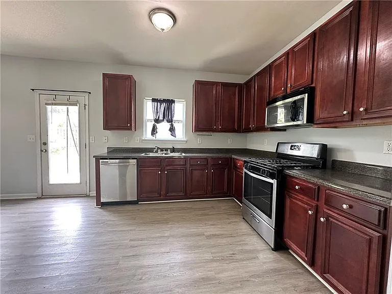 1335 Rocky Shoals Ln — Photo 12