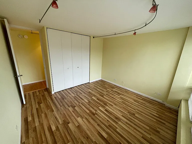 1450 E 55th Pl #318S — Photo 7