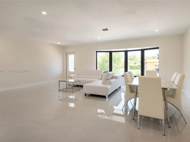 4700 McKinley St — Photo 4