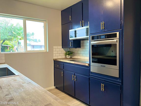 4th image of 702 E MANOR Drive