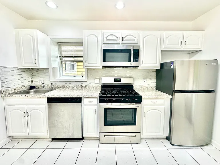 247 Clendenny Ave #1 — Photo 4