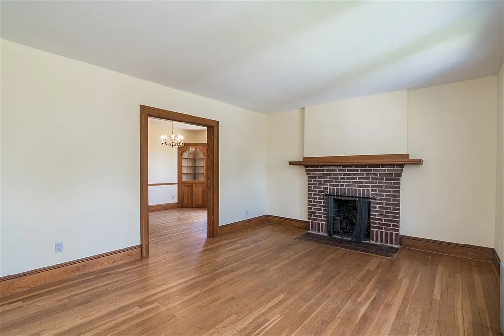 3 bed, 1.5 bath, 2012 sqft, $2,500 — Photo 4