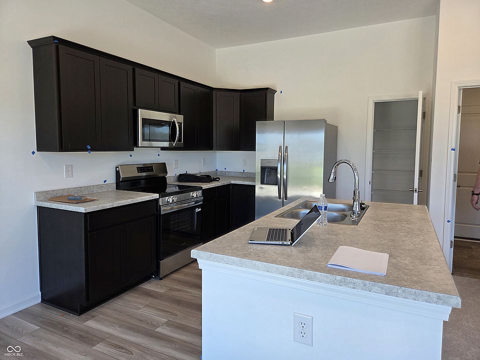 2nd image of 646 Lena Ln