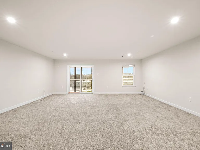 220 Chase Dr — Photo 33