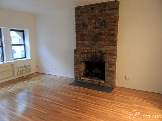 Rented by City Connections Realty | media 10