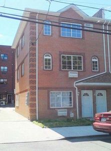 32-34 95th St, East Elmhurst, NY, 11369