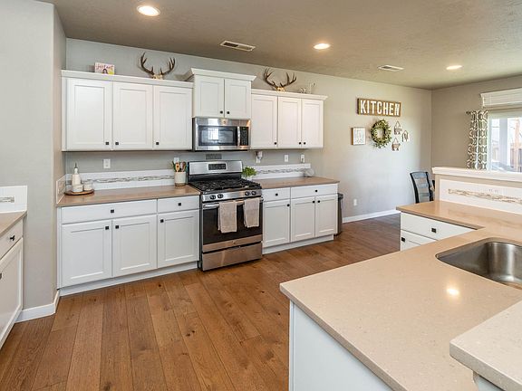 5th image of 61813 Azalia Pl