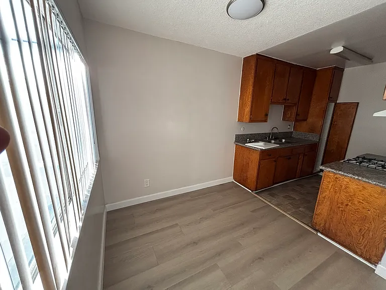 5327 Auckland Ave #4 — Photo 9