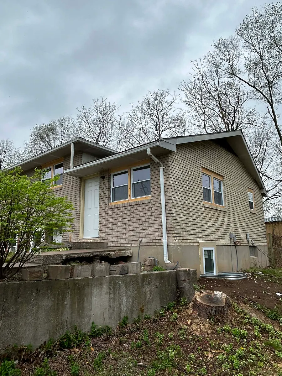 Building Photo - 936 E 23rd St S #936